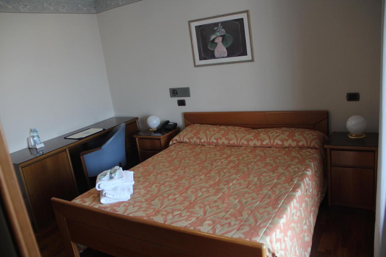 Hotel Il Timone Porto San Giorgio Extérieur photo