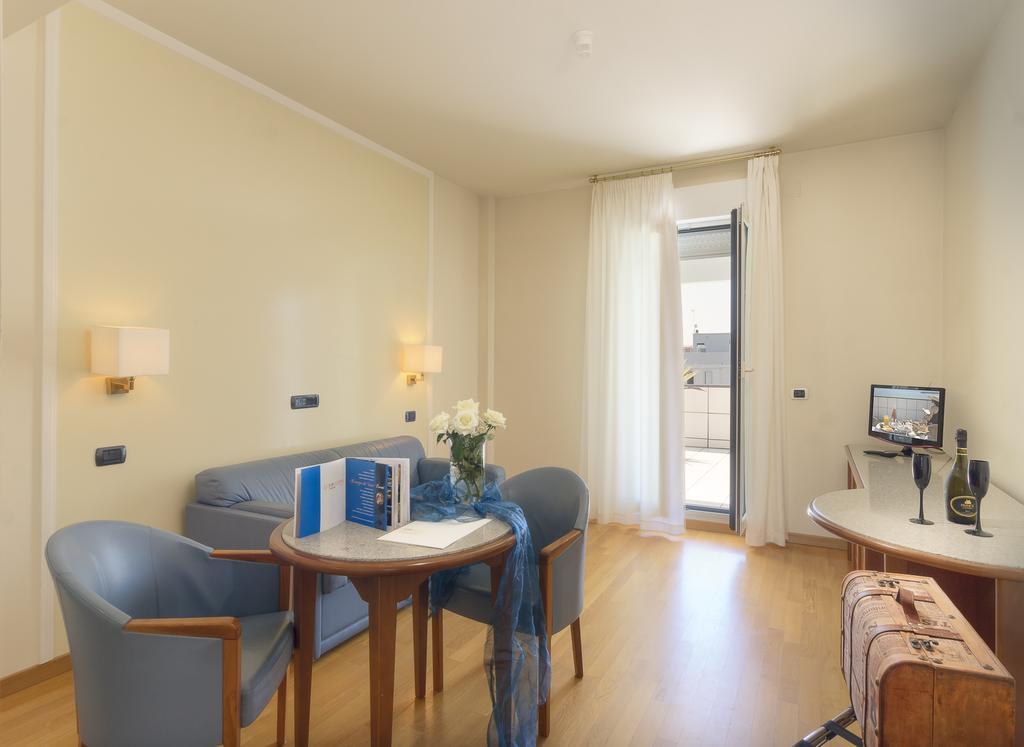 Hotel Il Timone Porto San Giorgio Extérieur photo