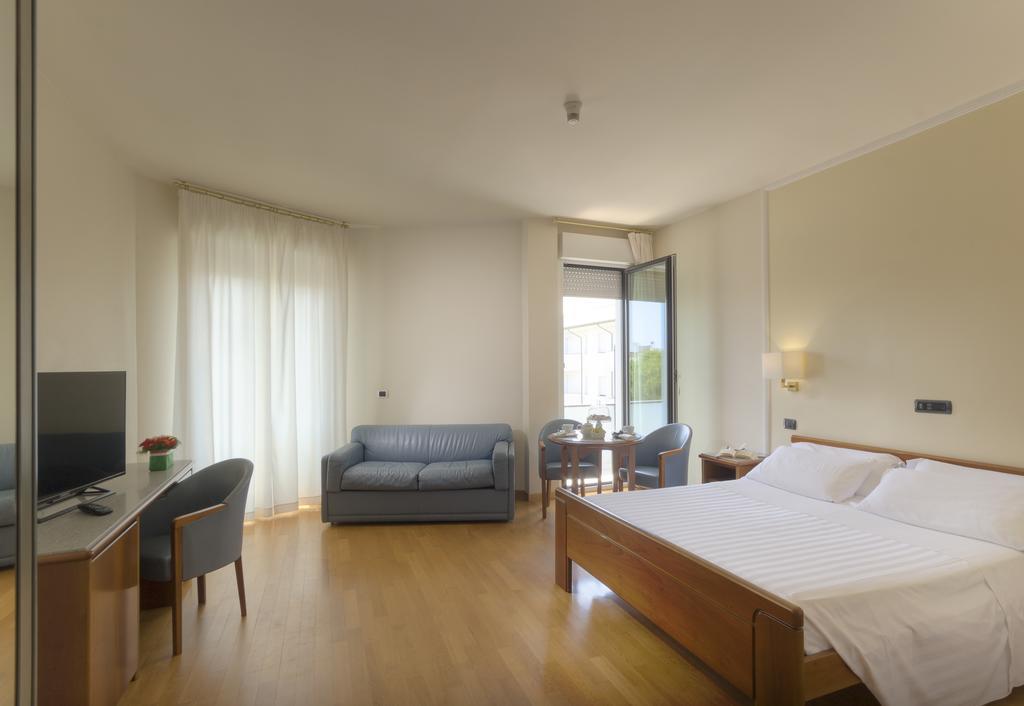 Hotel Il Timone Porto San Giorgio Extérieur photo