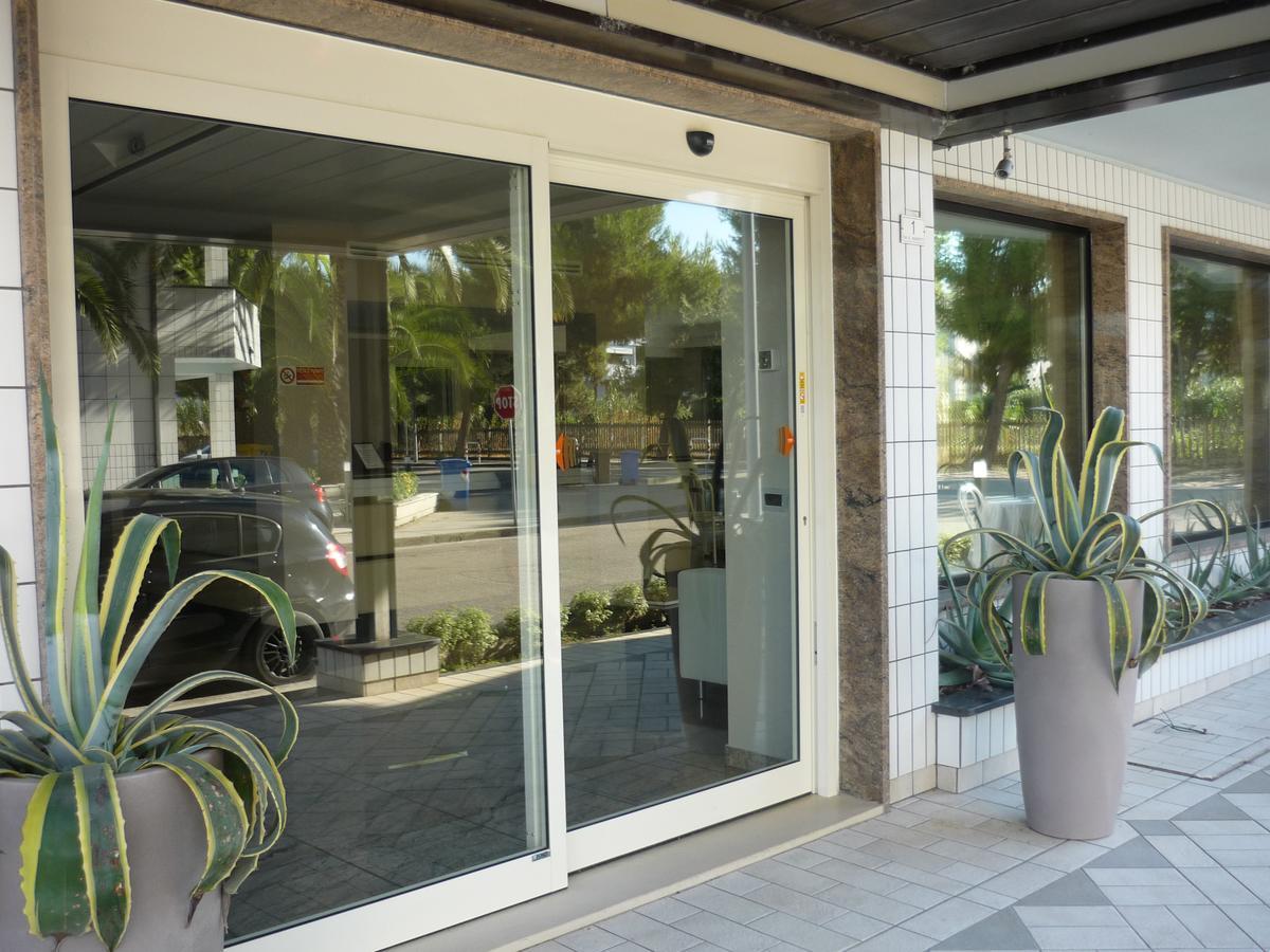 Hotel Il Timone Porto San Giorgio Extérieur photo