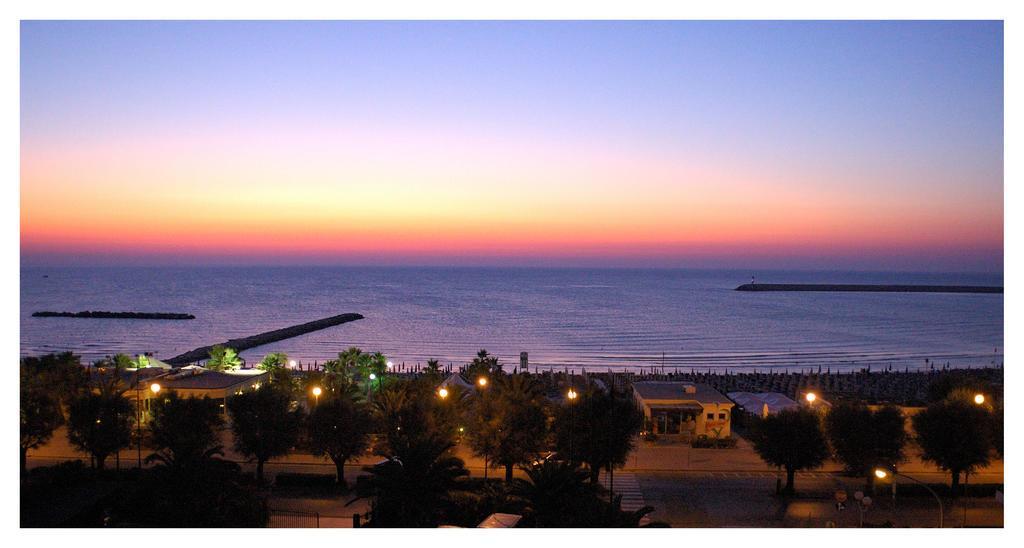 Hotel Il Timone Porto San Giorgio Extérieur photo